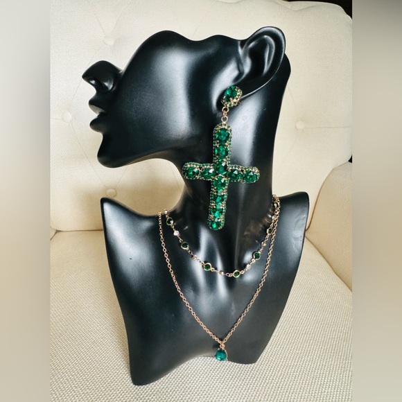 Beautiful Green Rhinestones Cross earrings - Picture 7 of 7